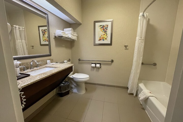 Room 52 of 141