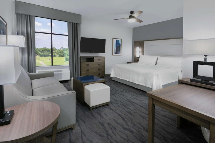 Room 32 of 49