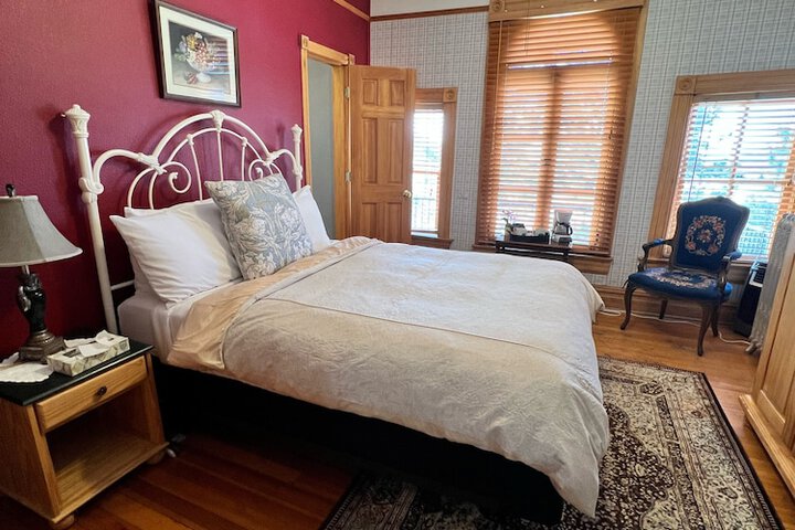 Room 12 of 80