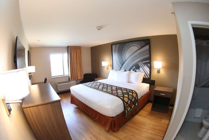 Room 11 of 27