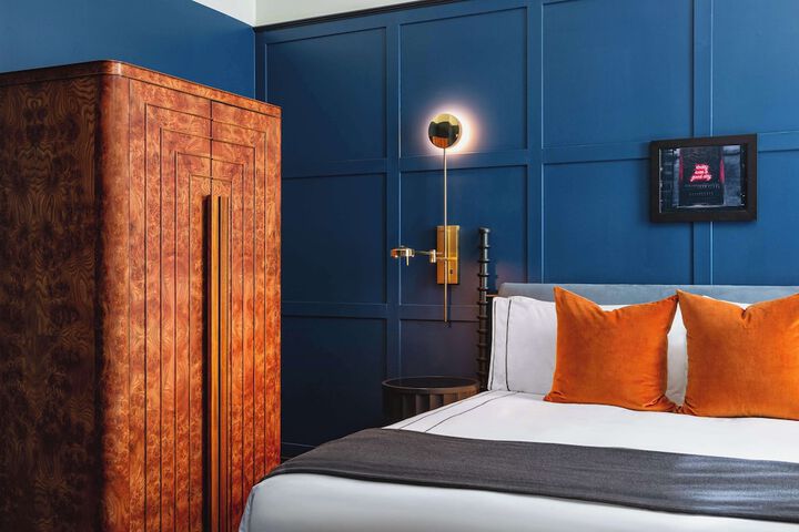 Room 53 of 67