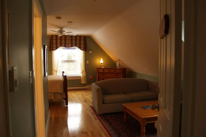 BAKERS CHEST B & B