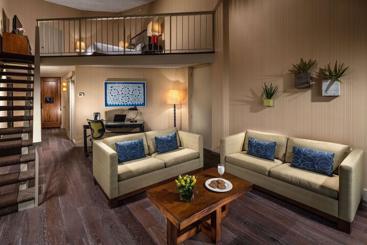 Room 33 of 77