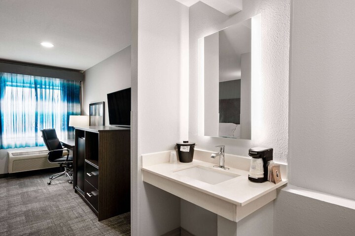 Room 12 of 50