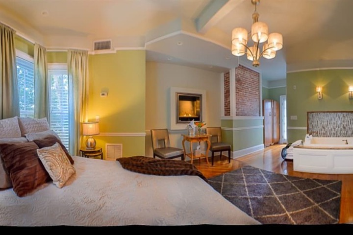 Room 22 of 158