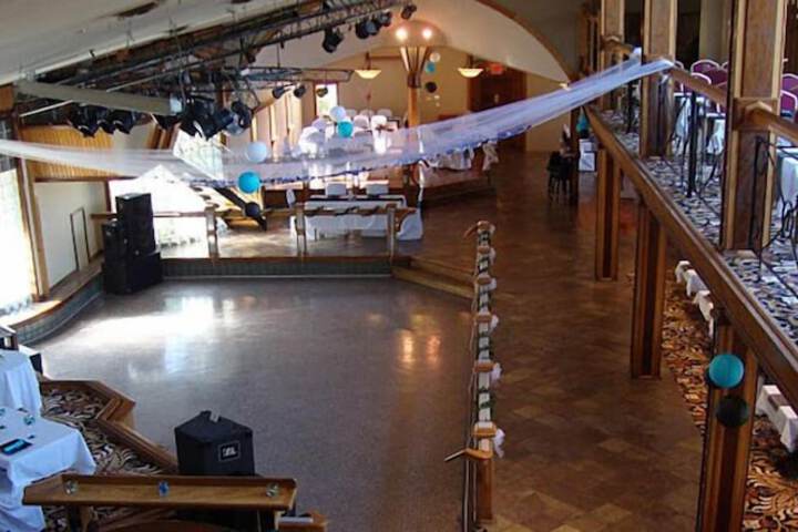 Ballroom/Hall 27 of 39