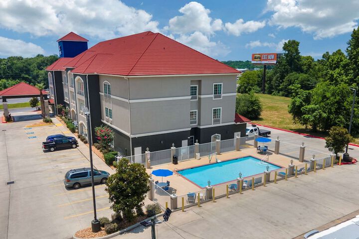 Comfort Inn & Suites Cleveland TX