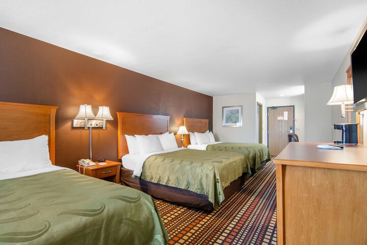 Room 12 of 28