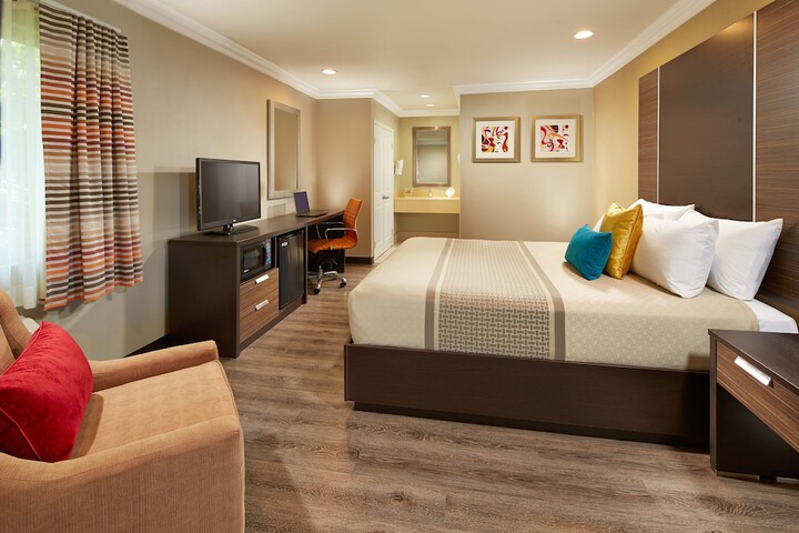 Room 10 of 16