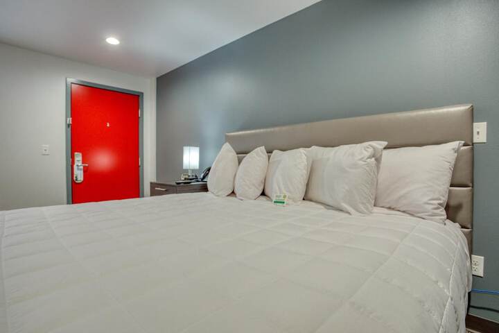 Room 27 of 38