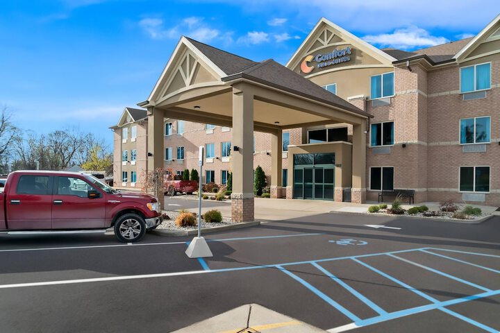 Comfort Inn & Suites Taylor - Detroit