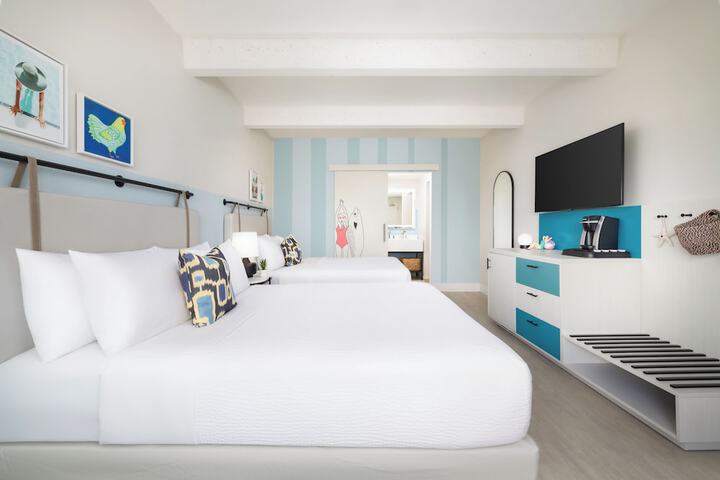 Room 40 of 77