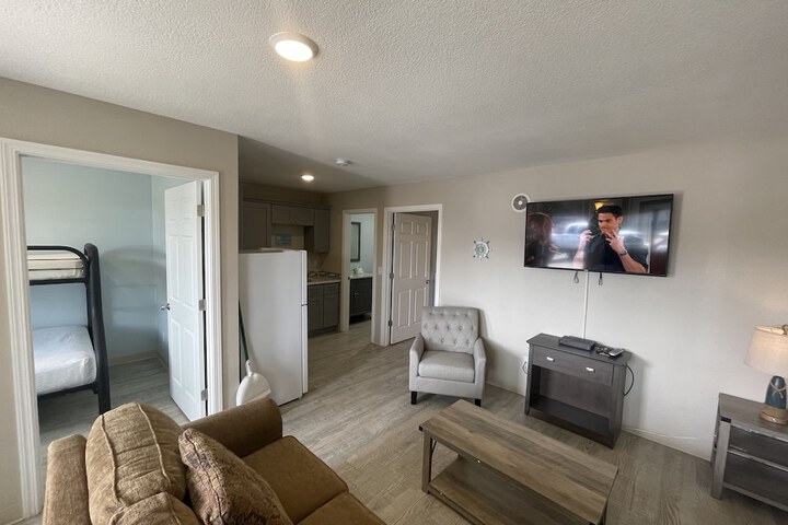 Room 102 of 179