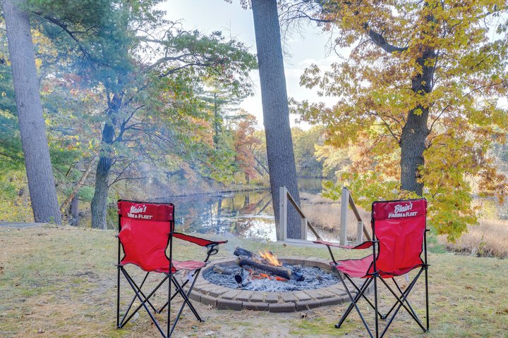 Antiquing & Fishing: Riverfront Waupaca Home!