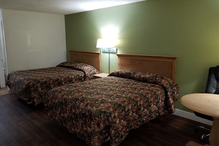 Room 24 of 28