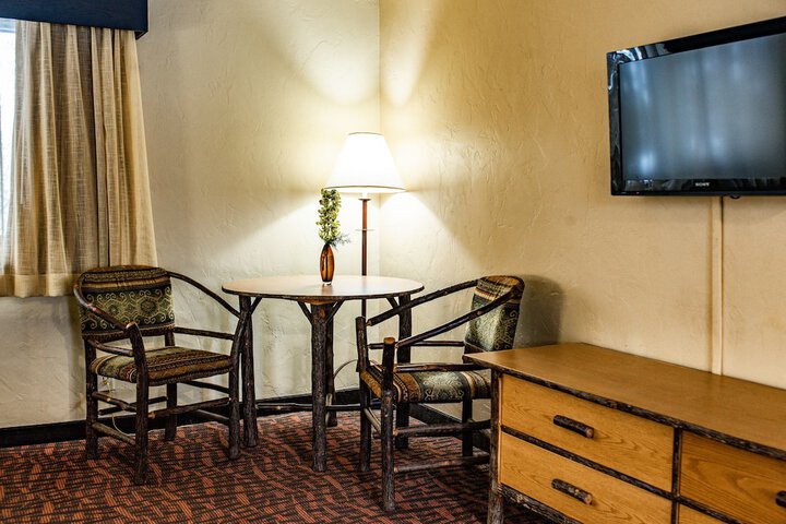 Elk Country Inn