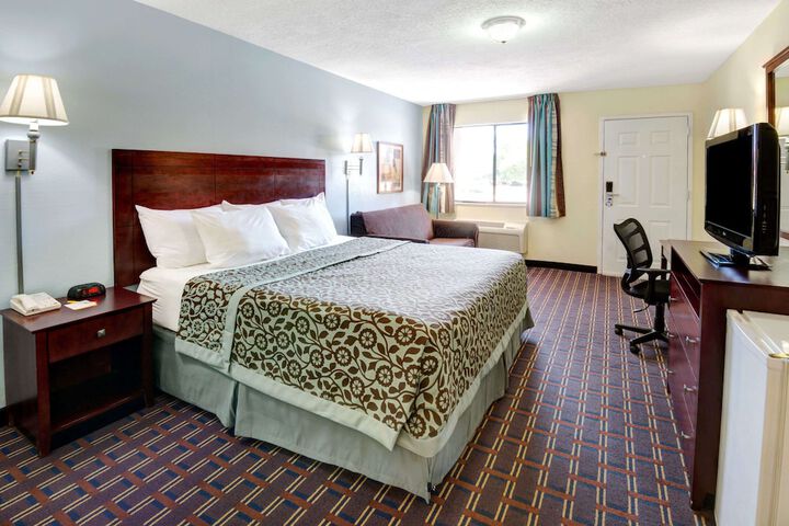 Room 9 of 17