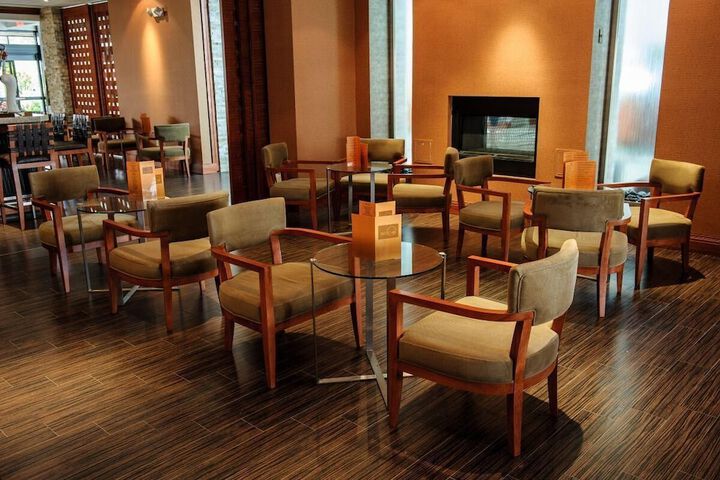 Lounge 45 of 49