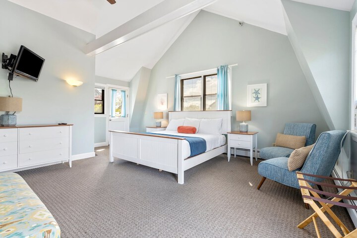 The Lighthouse Inn & Suites