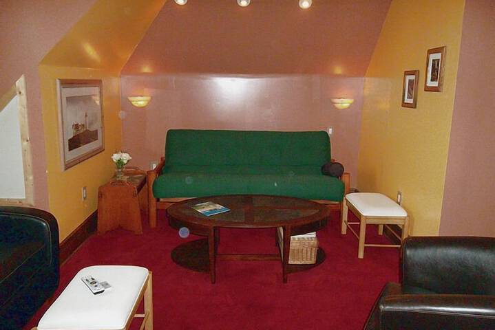 Room 6 of 11