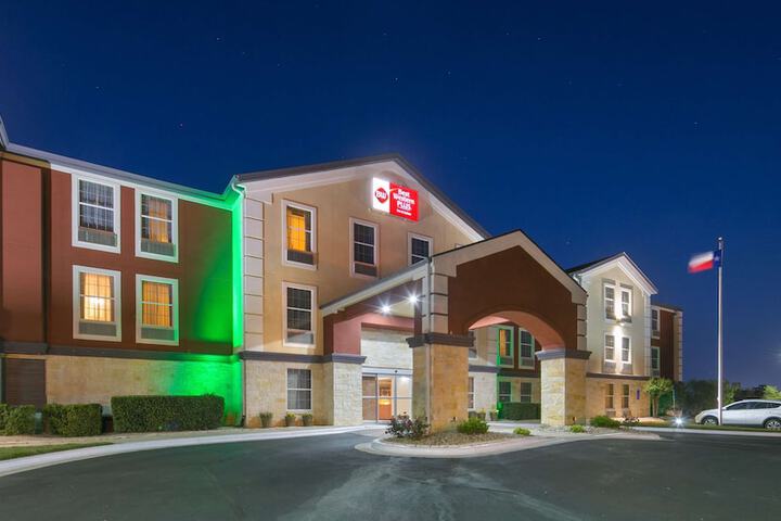 Hotel 2 of 30