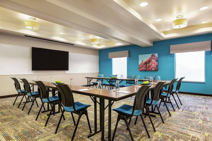 Hampton Inn & Suites York South