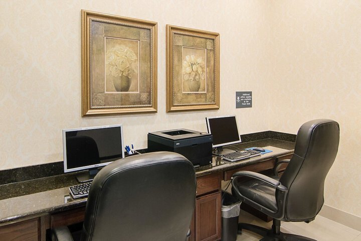 Business Center 32 of 32