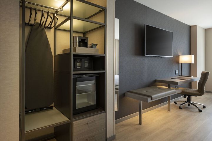 Room 15 of 37