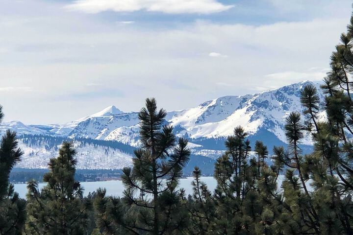 2 Mi to Heavenly Mountain: Tahoe Retreat w / Views