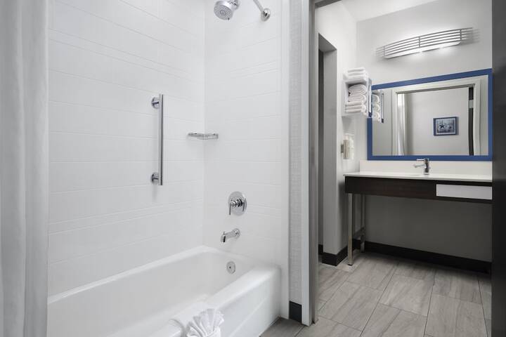Hampton Inn & Suites Dallas-DFW ARPT W-SH 183 Hurst