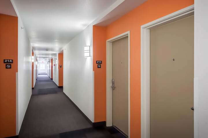 Ballroom/Hall 34 of 35