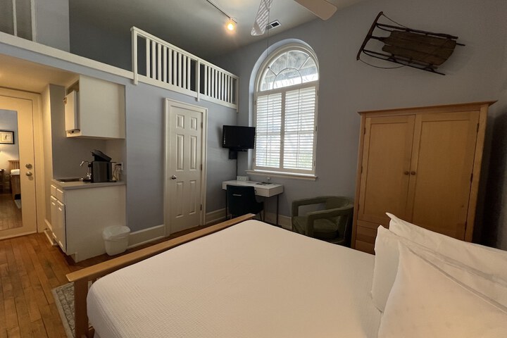 Room 50 of 142