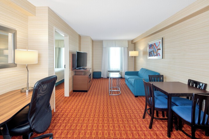 Fairfield Inn and Suites by Marriott Toronto Airport