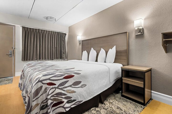 Room 8 of 27