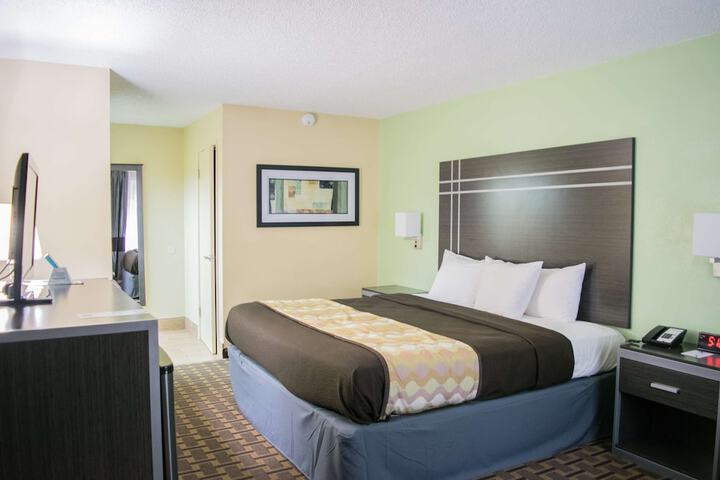 Room 13 of 25