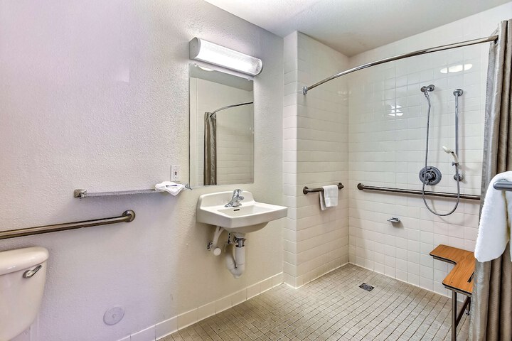 Motel 6 Pinole CA