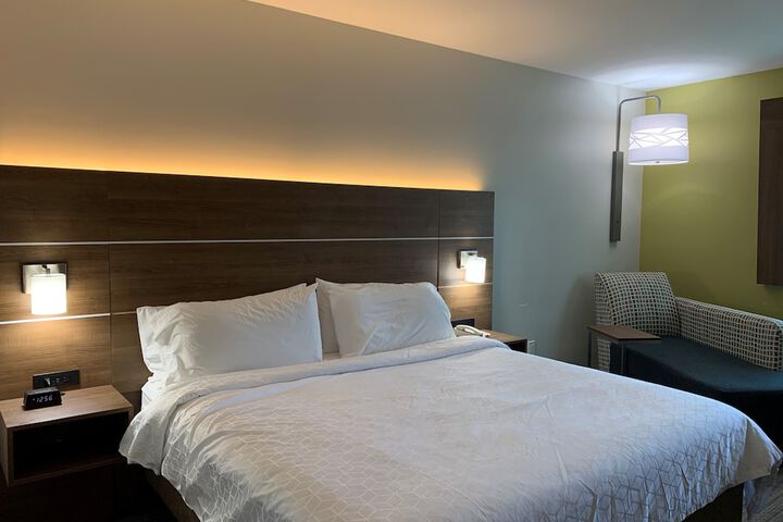Room 17 of 32