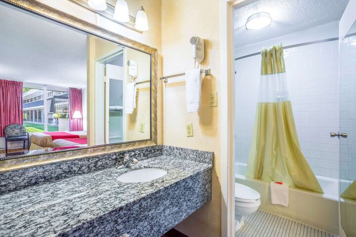Econo Lodge Cave City
