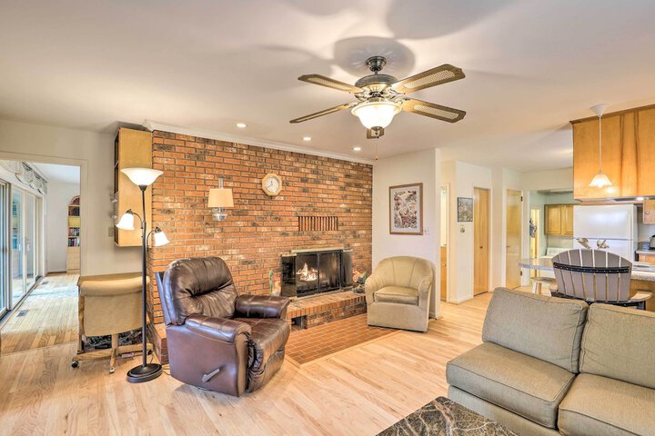 Stunning Fletcher Home: Hot Tub + Fire Pit!