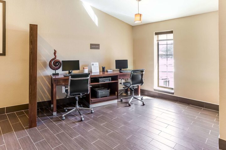 Business Center 36 of 36