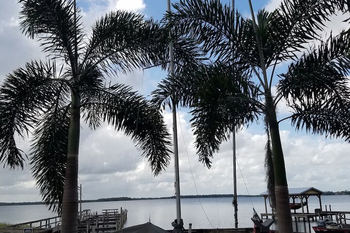 Lakeside Inn and Cafe