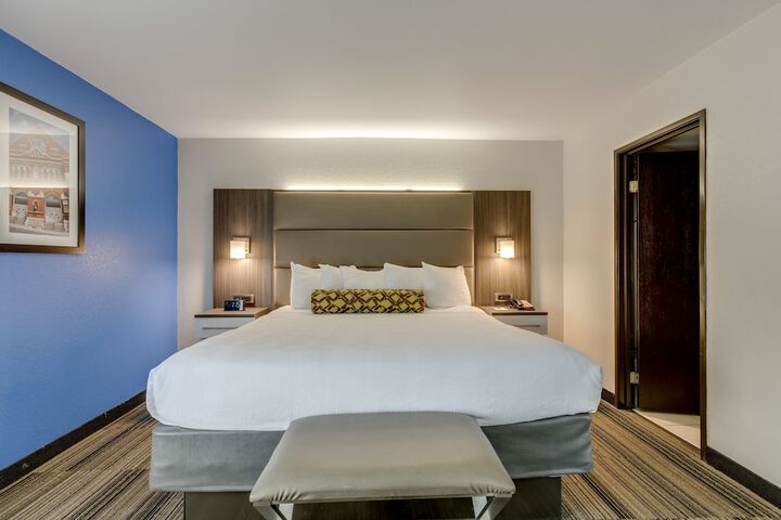 Room 33 of 59