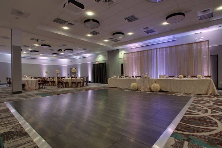 Holiday Inn & Suites Peoria at Grand Prairie by IHG