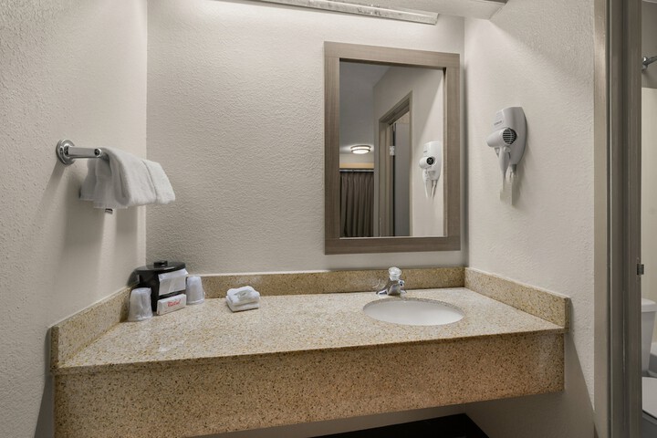 Room 17 of 32