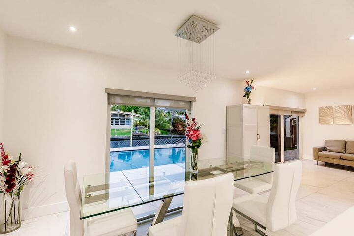 Stylish Aventura Home With Pool on Intercostal