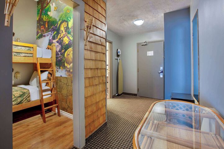 Room 54 of 63