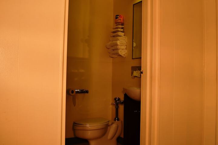 Room 18 of 27