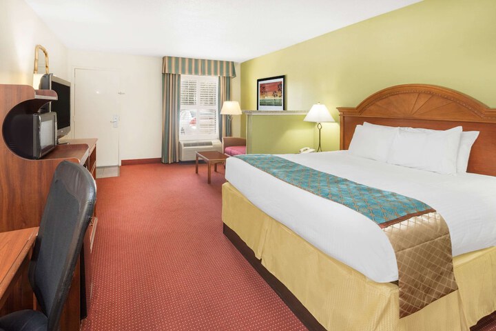 Room 12 of 21