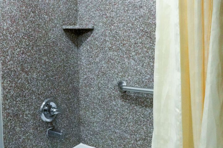 Room 10 of 26