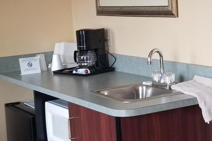 Perry-O Inn & Suites